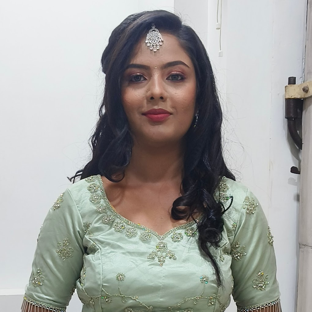 Meenakshi makeup artist